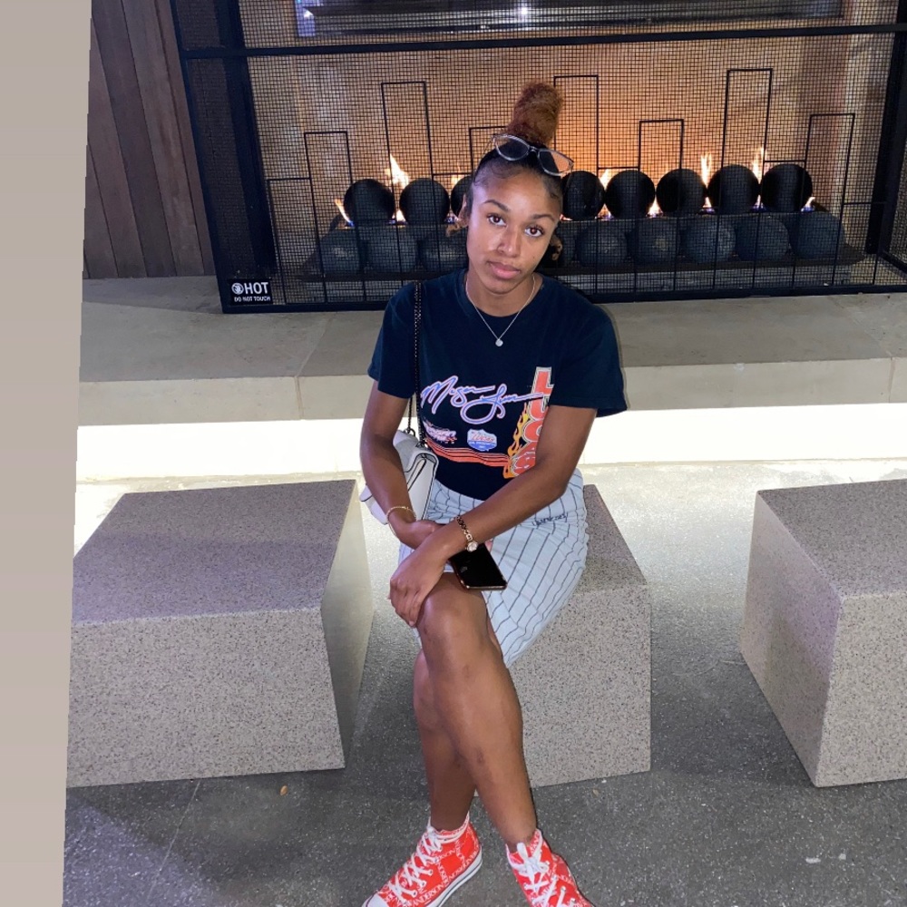 Meet your Posher, Kayla